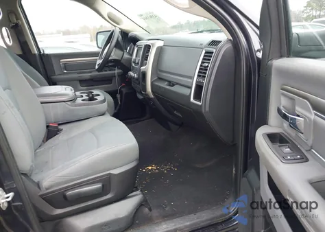 2017 Ram 1500 Slt 4X2 6'4 Box z USA, uszkodzony, nr VIN 1C6RR6GT4HS817804